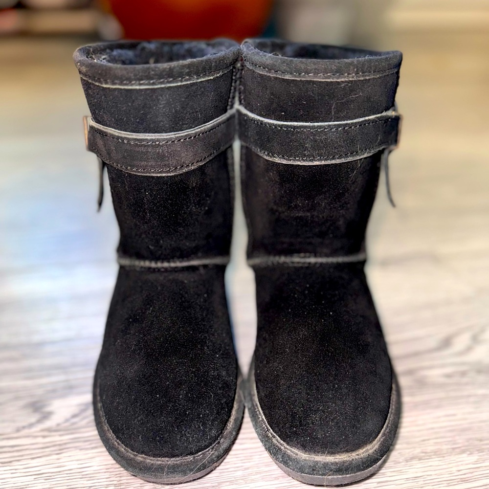 Girl’s (Y) Bearpaw Comfy Padded Boots in Black